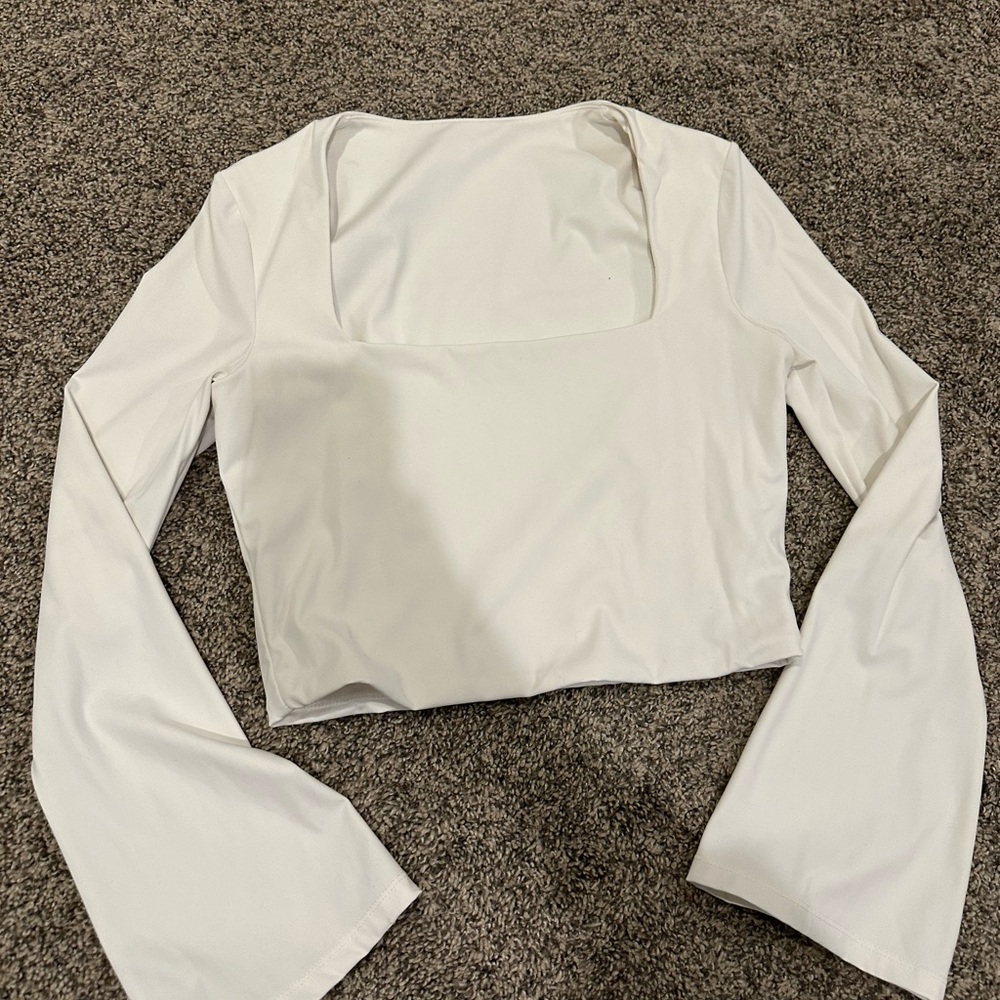 White long sleeve crop top